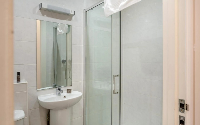 Fox House, Studio Apartments