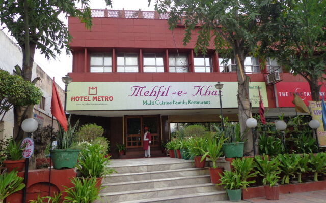Oyo 11647 Hotel Metro
