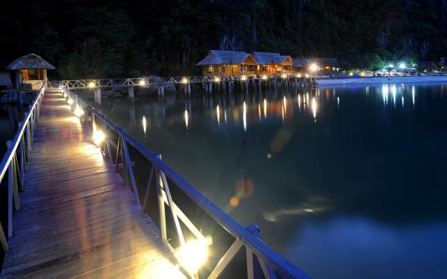 Cat Ba Sandy Beach Resort