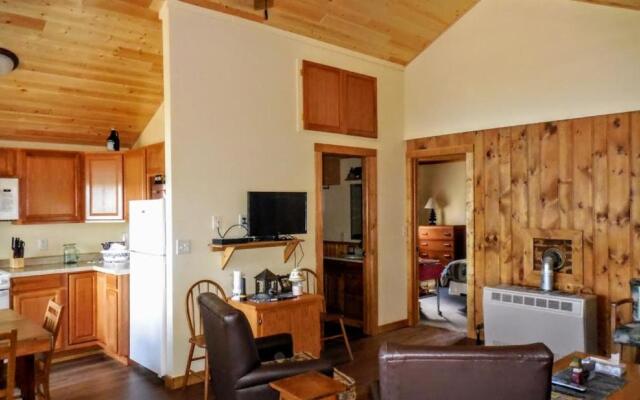 Knotty Pine- White Pine