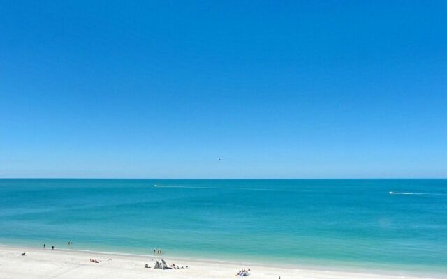 Beachfront Condo With Huge Views/pools/tennis/grills