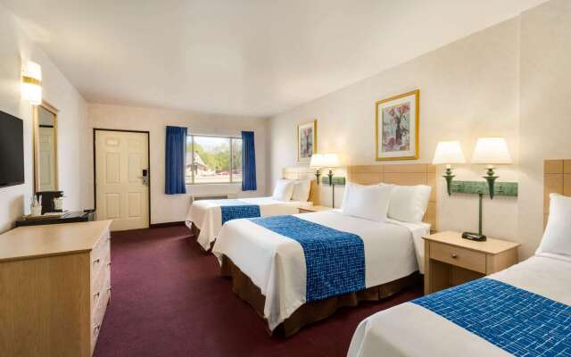 Travelodge by Wyndham Niagara Falls