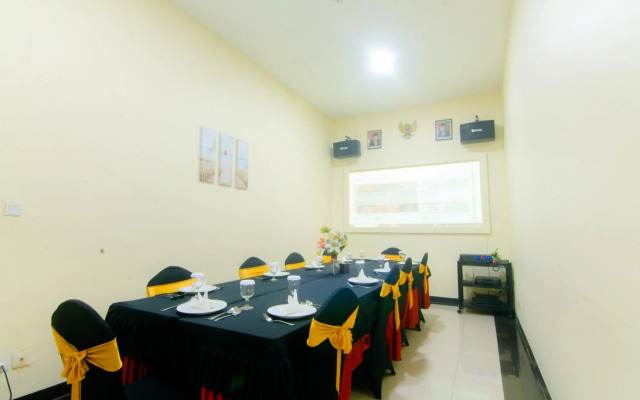 Front One Hotel Purwodadi