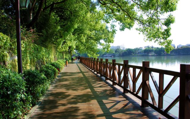 Fuzhou Lakeside Hotel