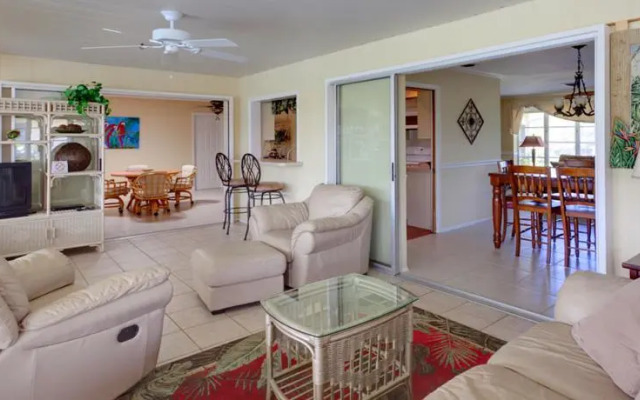 Lakeside House by Vacation Rental Pros