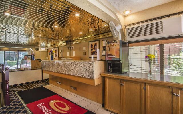 Econo Lodge Motel Village