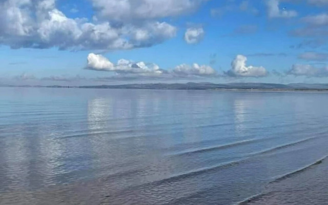 Marina View, Lovely Upper 3 Bedroom Apartment