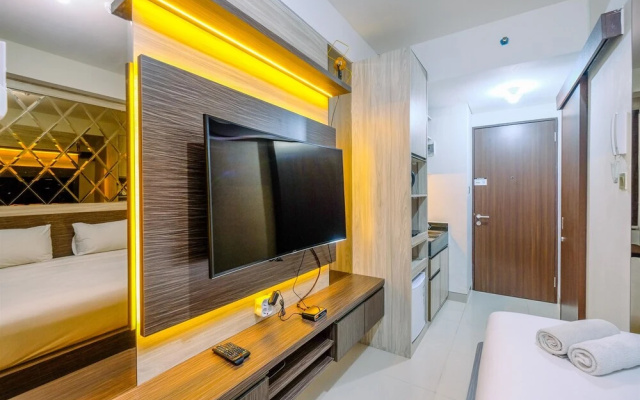 Warm And Minimalist Studio Room Transpark Cibubur Apartment