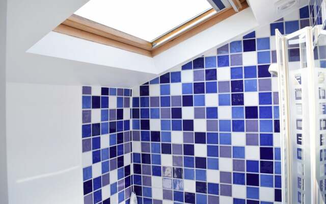 2 Bedroom Maisonette in Barons Court