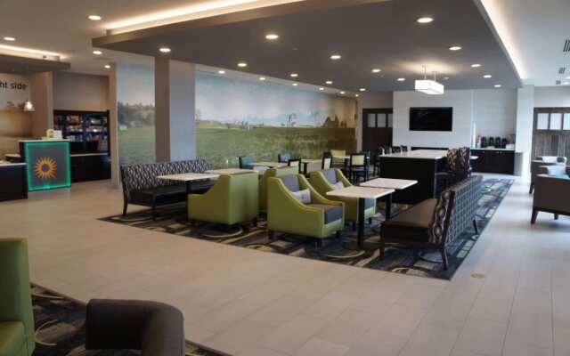 La Quinta Inn & Suites by Wyndham West Memphis