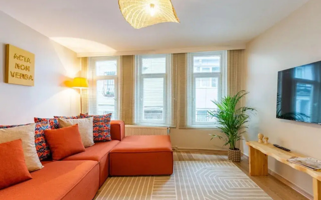 Missafir House With Refreshing Garden in Besiktas