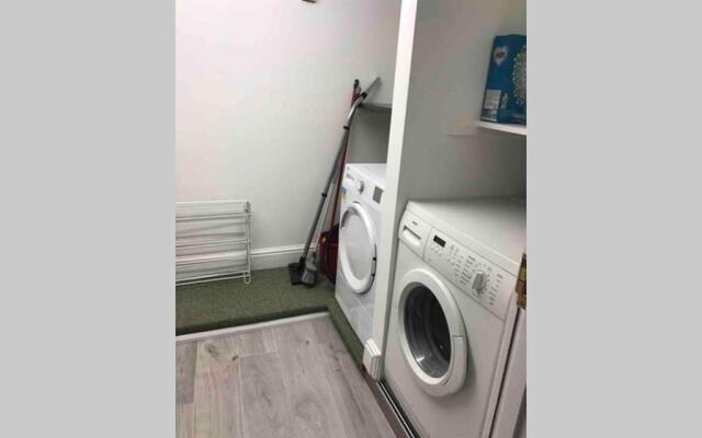 Flat 1, 22 the square