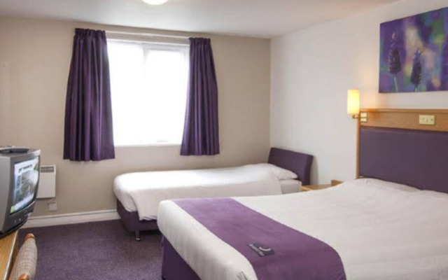 Premier Inn Leeds South