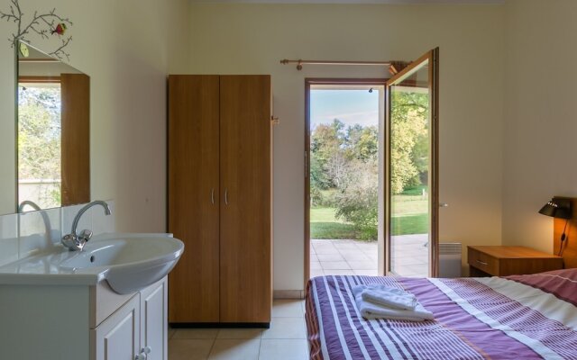Charming House With a Covered Terrace Near Gourdon