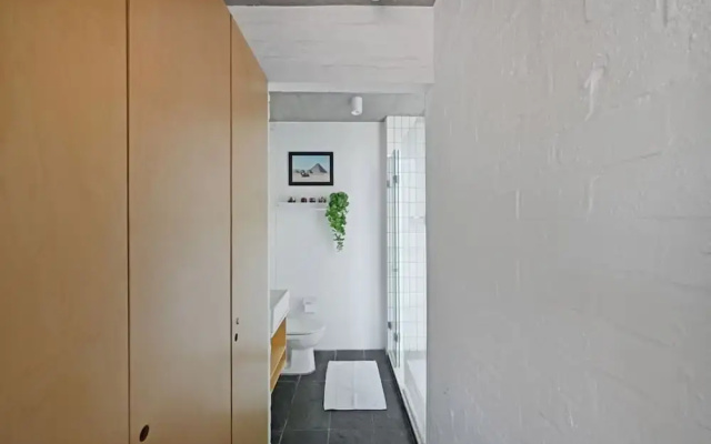 Modern Living Mountain Ocean View 100m to Beach