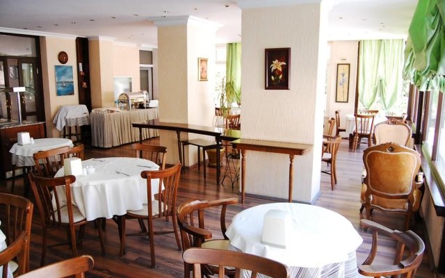 Triana Hotel