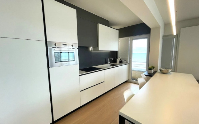 Apartment by Epernay Square With Sea View