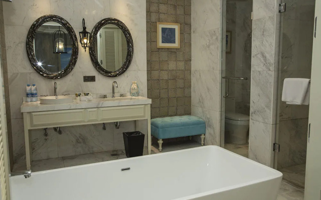 Huaqing Aegean International Hot Springs Resort & Spa