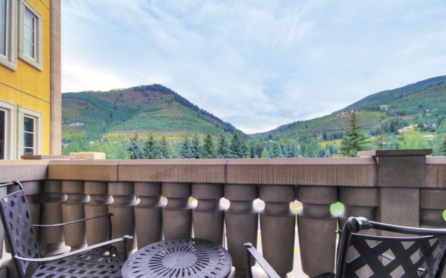 Luxury 3br Ritz Carlton  W/ View Of The Vail Valley 3 Bedroom Condo by RedAwning