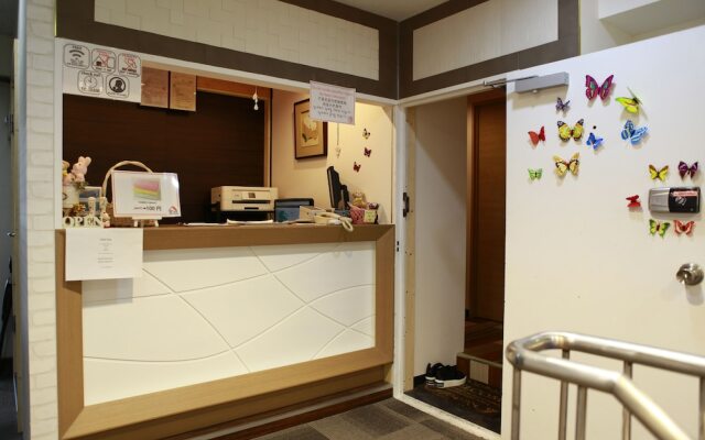 G'inns guest house - Hostel