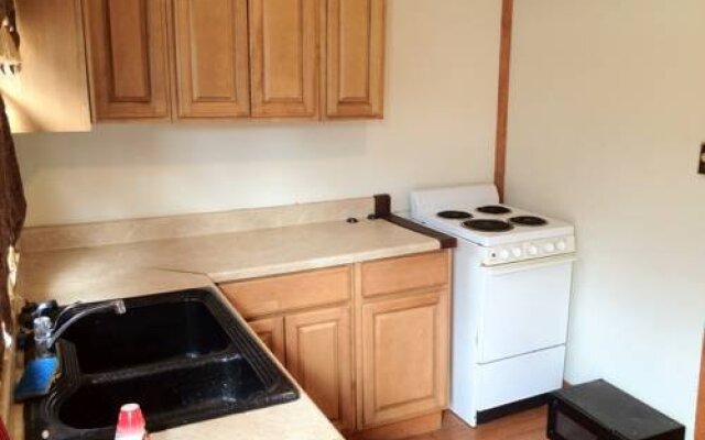 The Crest Inn Suites and Cottages