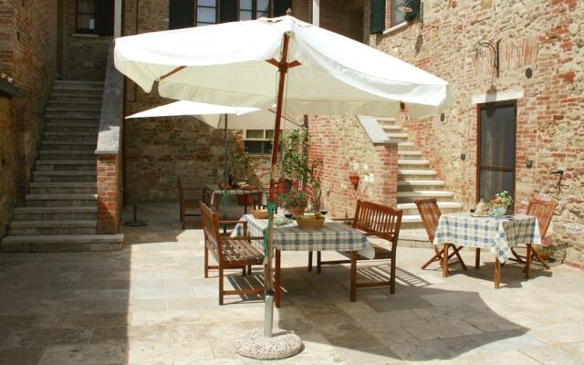 Farmhouse in Asciano With Pool & BBQ