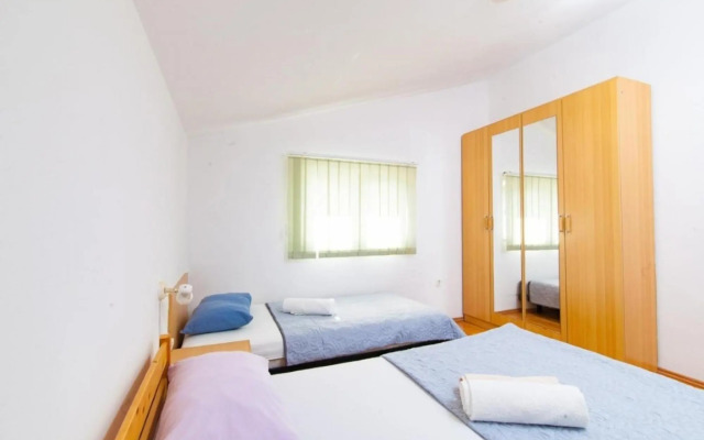 Vik - 250 m from beach - A2(3+2)