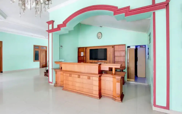 Hotel O Solo near RS JIH Solo formerly Azifa Inn