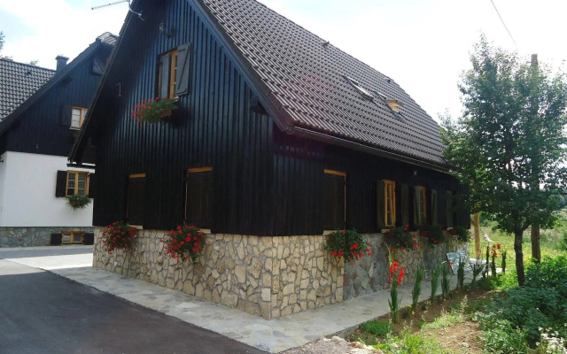 Rustic Inn River 2
