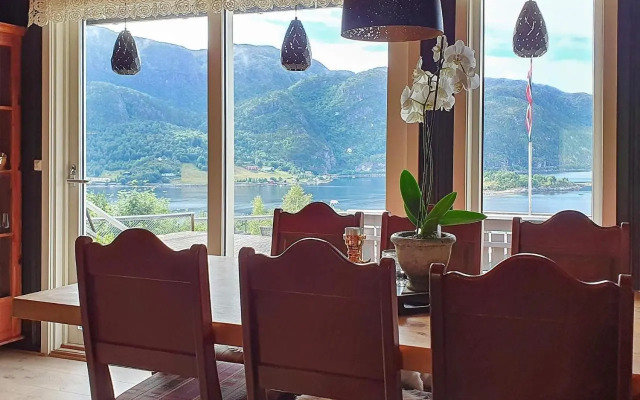 8 Person Holiday Home in Sundlandet