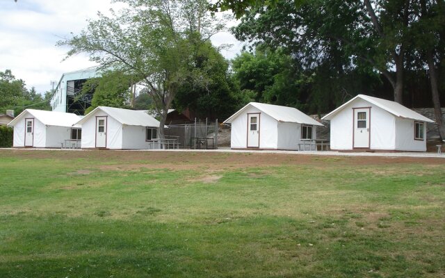 Mariposa Fair Bungalow Tent Cabins - Caravan Park