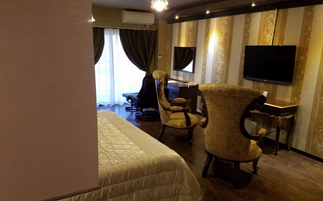 Yufuin Besso Shikisai Hotel