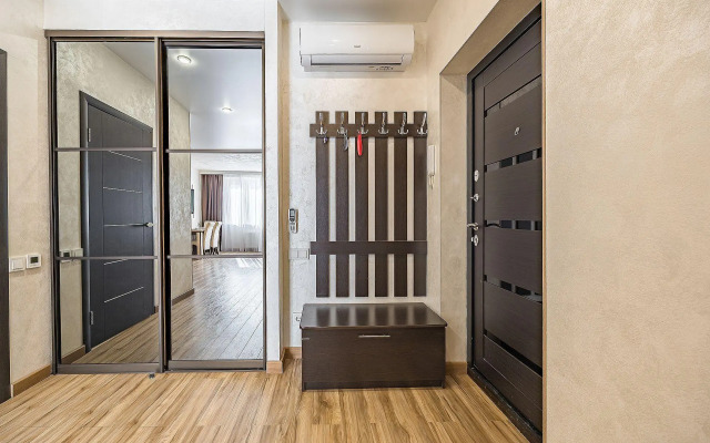 Top House (Топ Хаус) на площади Свободы