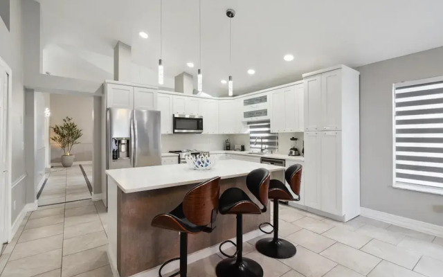Fascinating Private Pool and Game-room, Near Disney!!