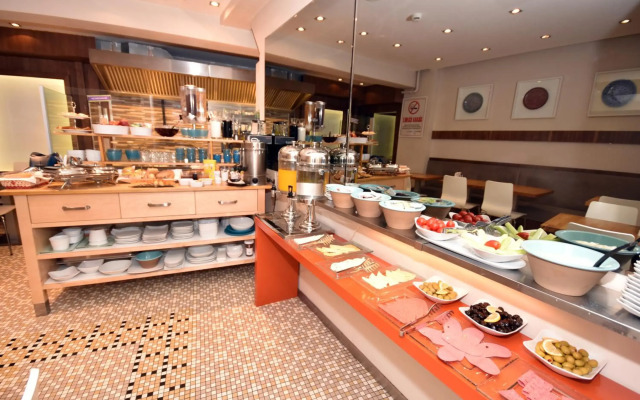 Elanaz Hotel