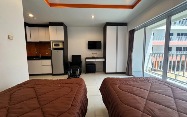 Comfortable Pool-view Studio With Balcony - Pratumnak, Pattaya