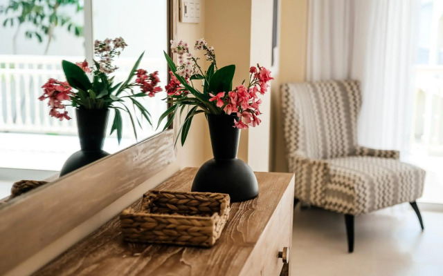 New Apartment Sueno pool area private Beach guard