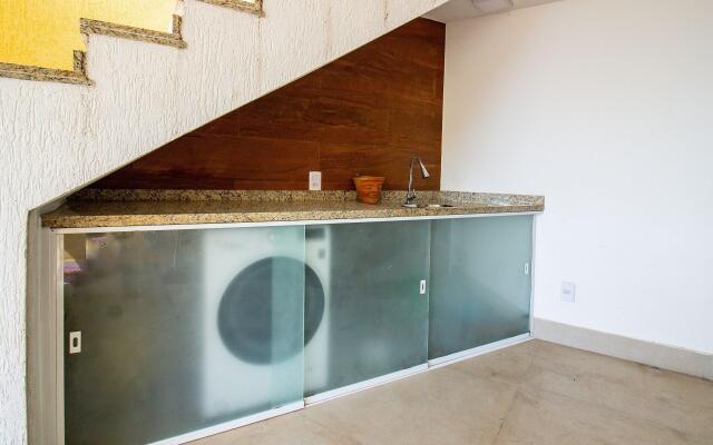 Linda casa c/piscina a beira mar AJA017