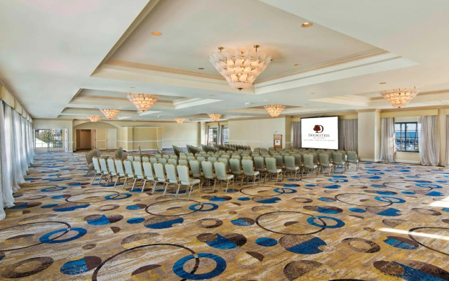 DoubleTree by Hilton San Pedro - Port of Los Angeles