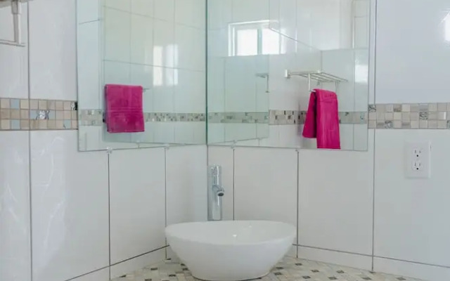 Modern 1-bedroom-apartment 2 km From Eagle Beach