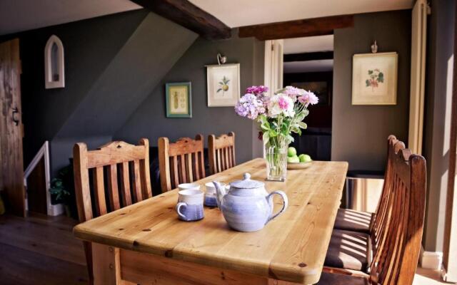 Queen Anne's Stable