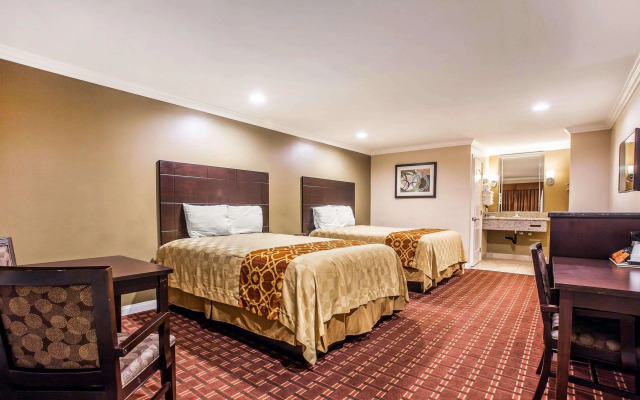 Rodeway Inn & Suites