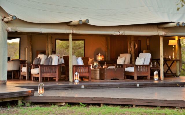 Rhino Walking Safaris