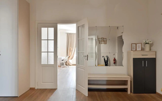 Old Town Riverside Apartment