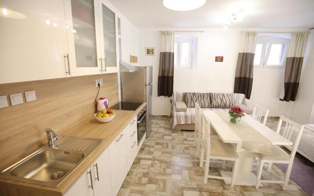 Studio Apartment Laura