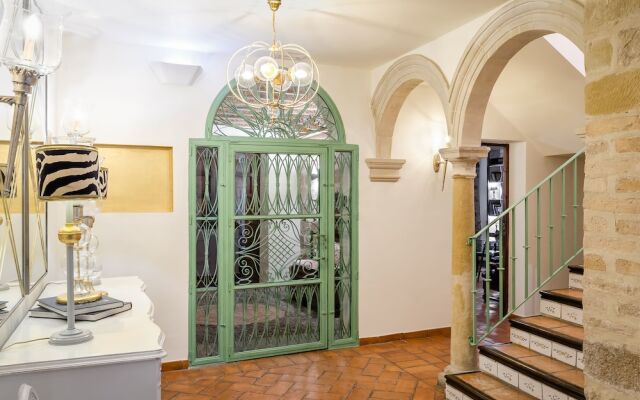 Hotel  YIT La Casona del Arco