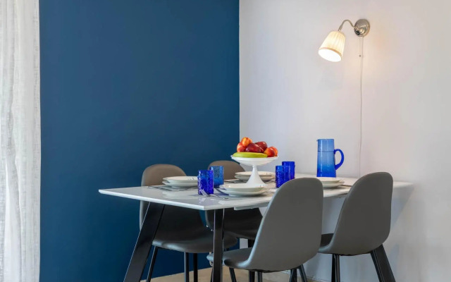 Four Seasons Sea View Apartment