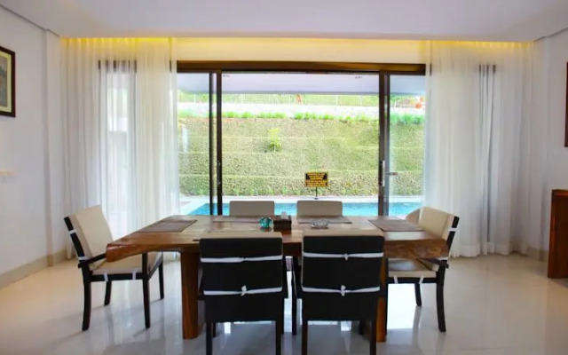 Permai Villa Dago with Pool - Resor Dago Pakar Bandung