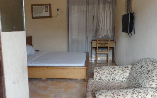 Wuraola Guest Inn