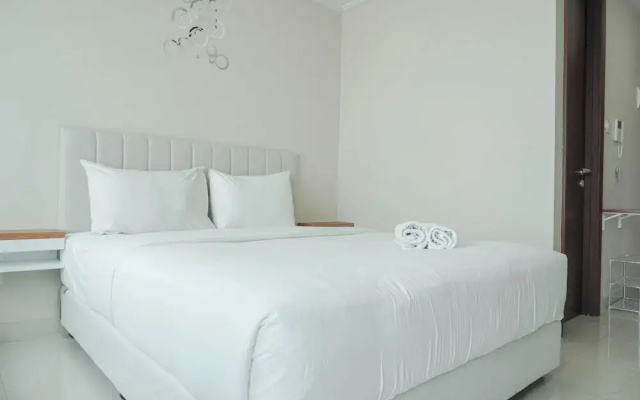Warm And Comfort Studio Room At Green Sedayu Apartment